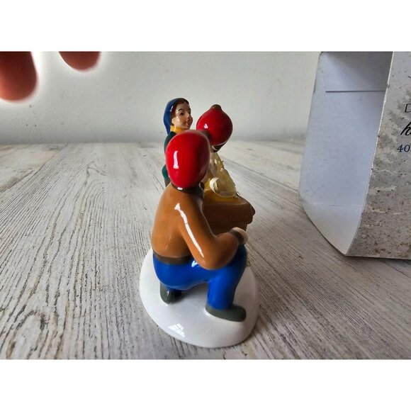 Dept 56 holiday helper 4036572 - Picture 6 of 8